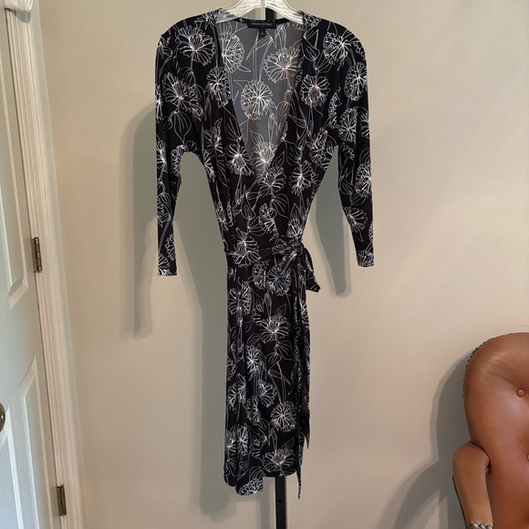 Banana Republic Charcoal and White Floral Dress - Picture 2 of 9